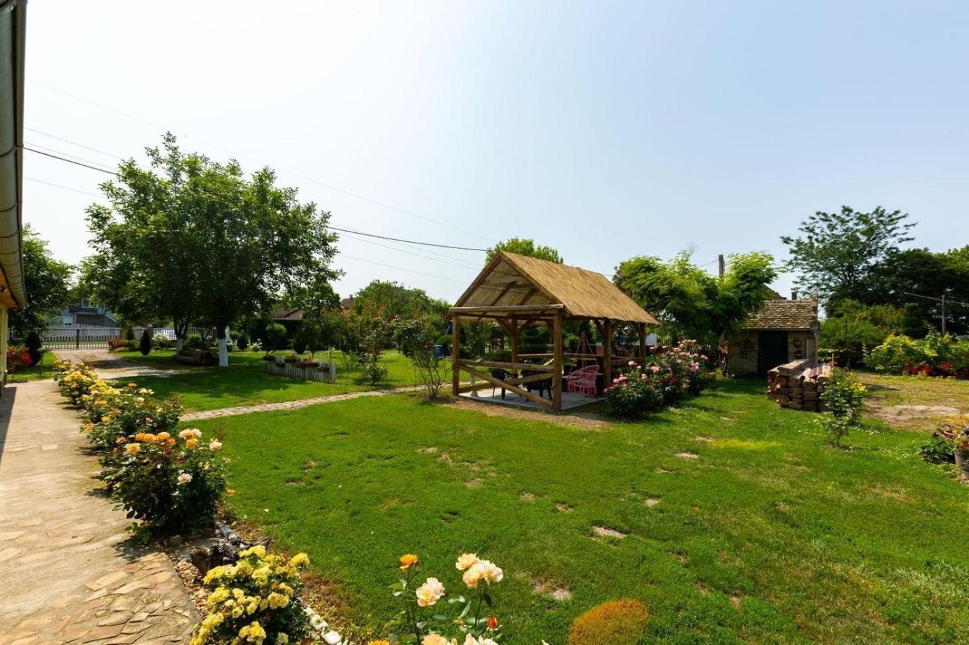 Salas Vujic Bečej Exterior foto