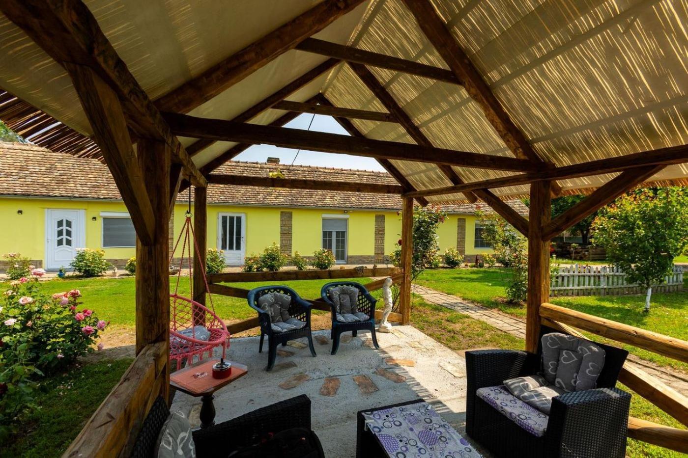 Salas Vujic Bečej Exterior foto