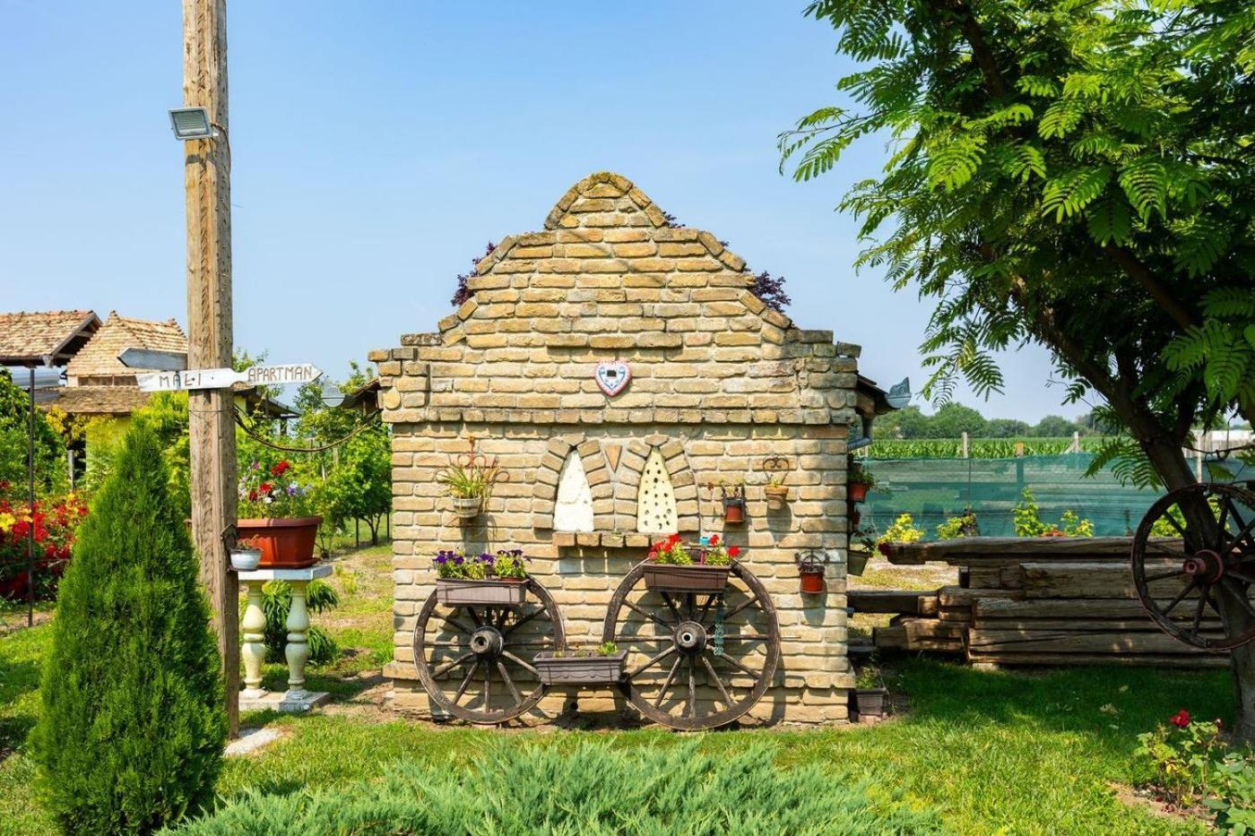 Salas Vujic Bečej Exterior foto
