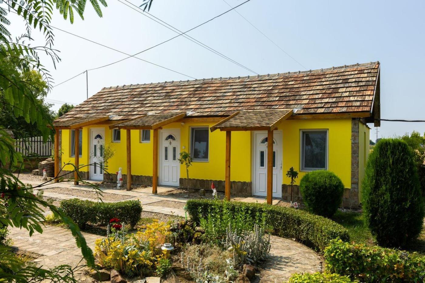 Salas Vujic Bečej Exterior foto