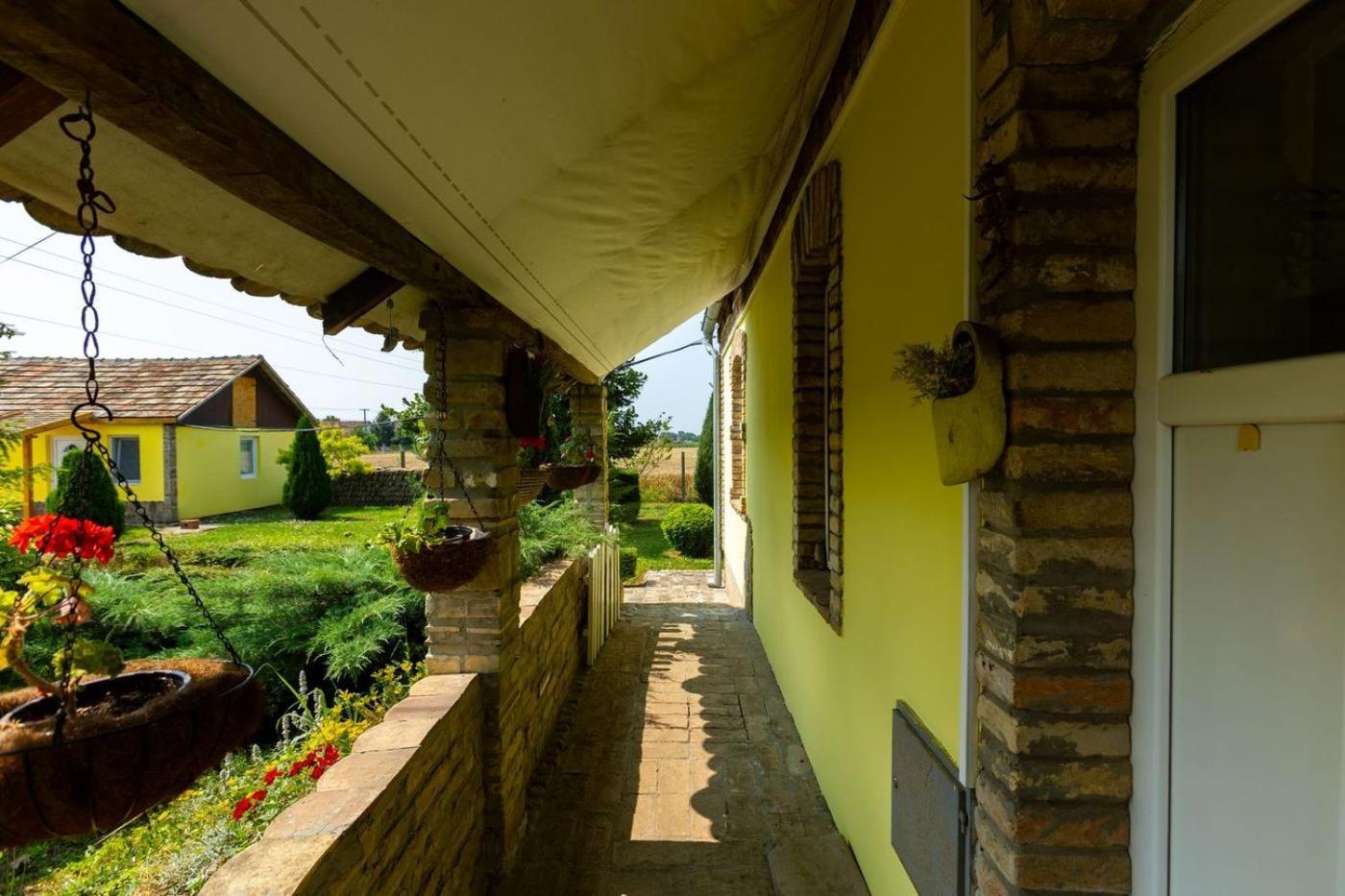 Salas Vujic Bečej Exterior foto